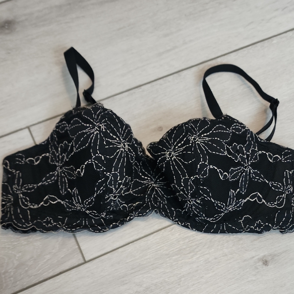 B. Tempt'd Black Embroidered Bra NWOT